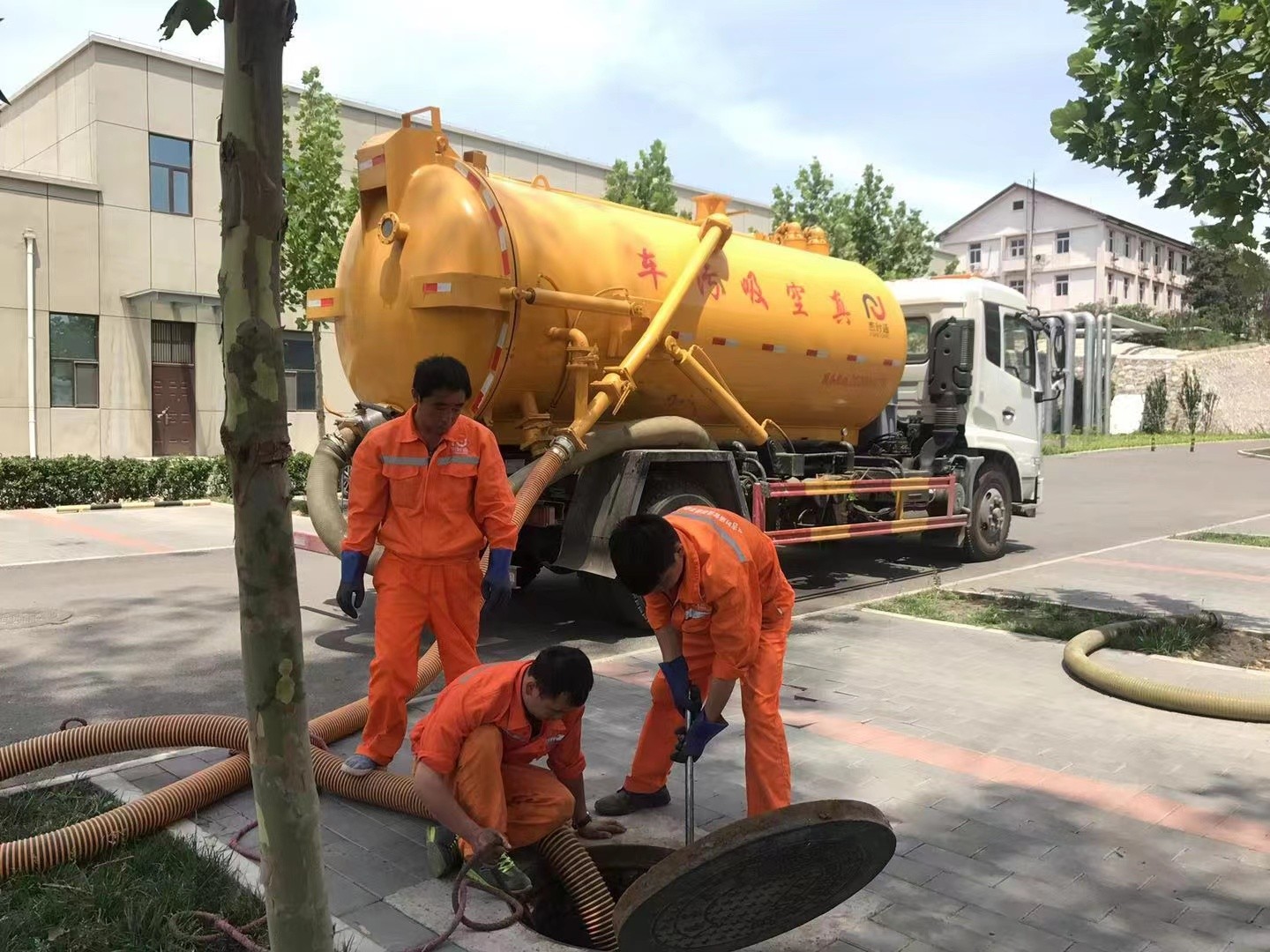 旅顺口化粪池清理与5-8吨吸粪车施工效率分析